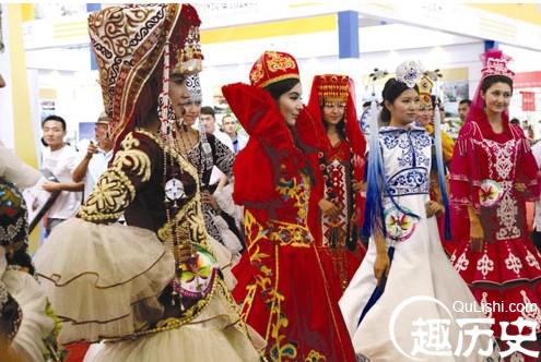 柯尔克孜族的服饰 柯尔克孜族穿什么衣服？